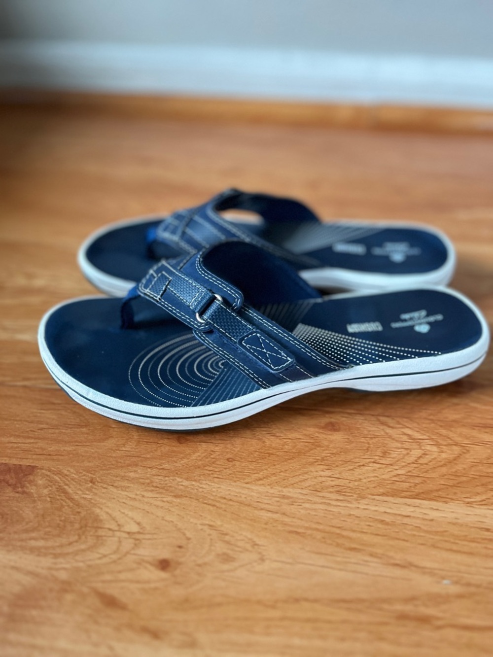 Clark’s Blue Cushioned Flip Flops - Comfort Sandals - Picture 3 of 4